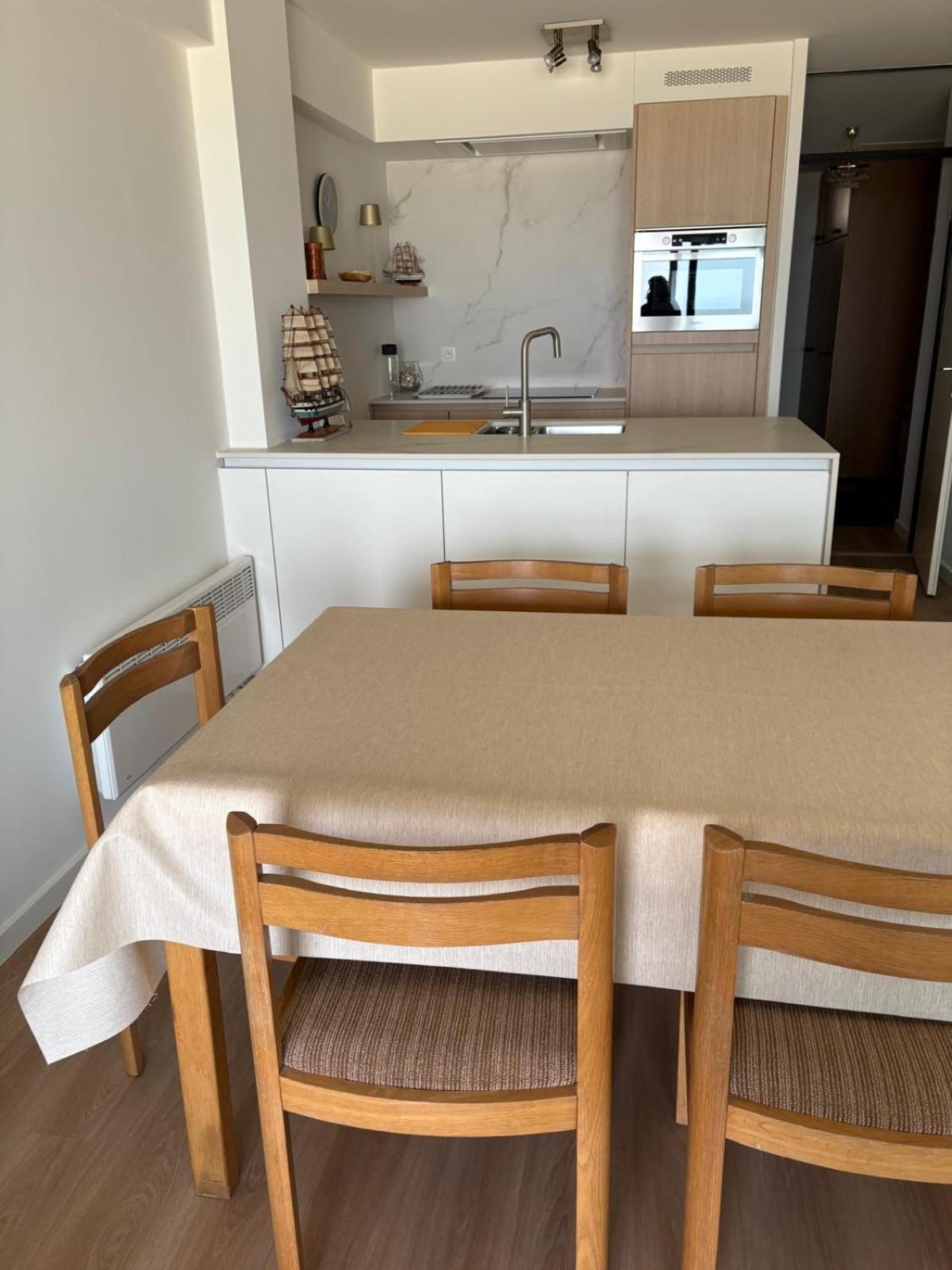Seagull, Ruim En Volledig Vernieuwd Appartement Met Zeezicht In Westende ミデルケルケ エクステリア 写真