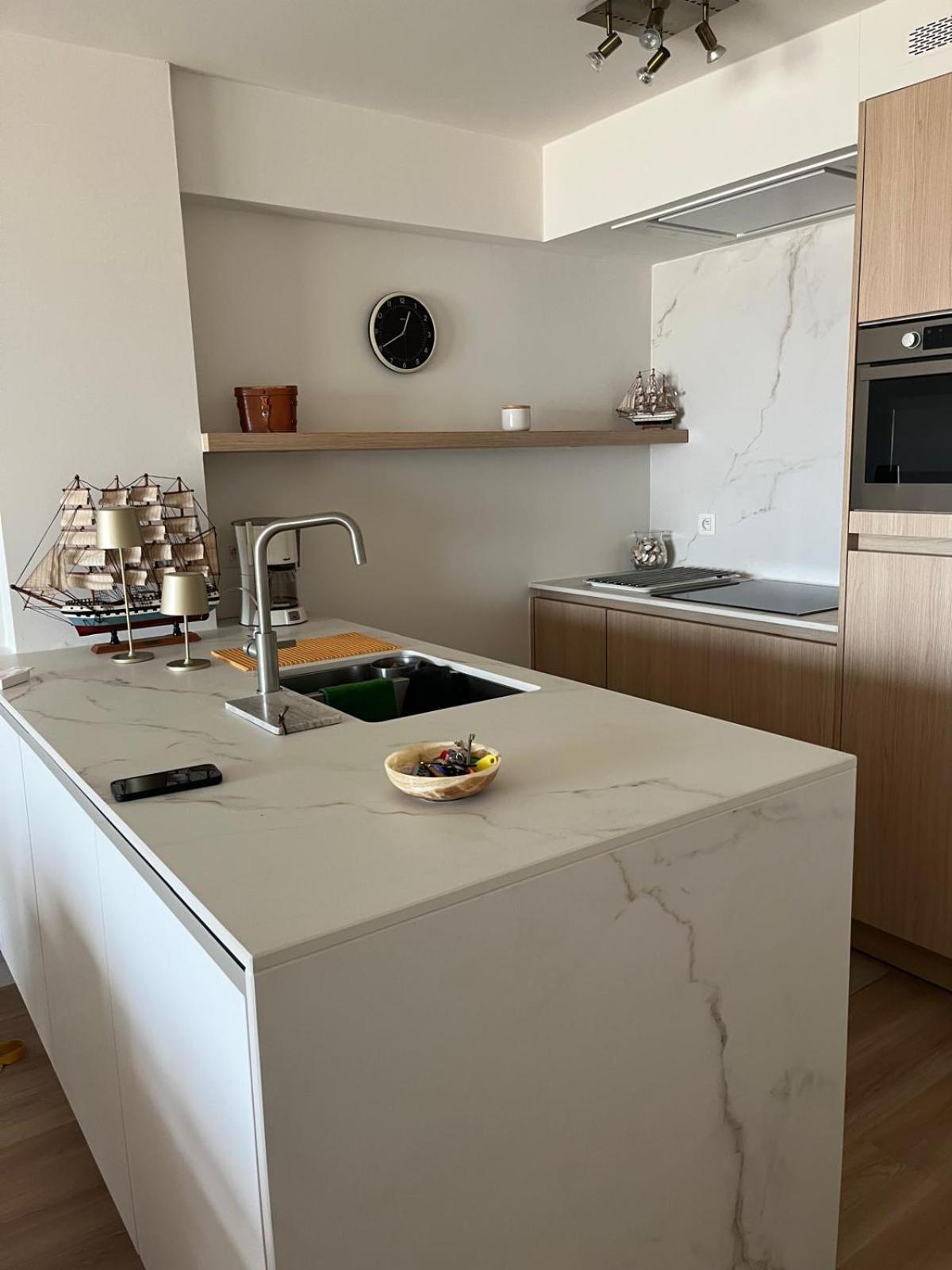 Seagull, Ruim En Volledig Vernieuwd Appartement Met Zeezicht In Westende ミデルケルケ エクステリア 写真
