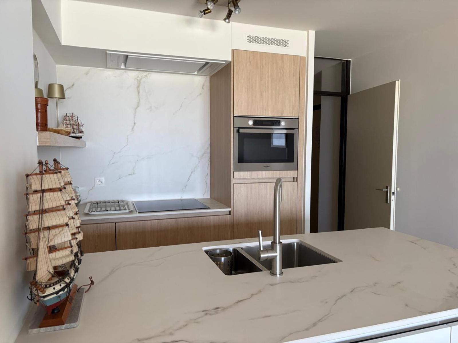 Seagull, Ruim En Volledig Vernieuwd Appartement Met Zeezicht In Westende ミデルケルケ エクステリア 写真